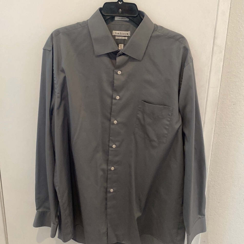 17-17 1/2 34/35 Grey Van Heusen dress shirt
